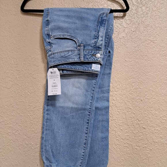 Time and Tru Women's High Rise Straight Leg Destructed Hem Jeans, Sizes Regular - Picture 4 of 5